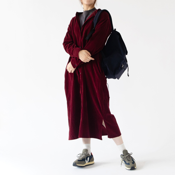 重ね着をしたレイヤードスタイル(BORDEAUX・身長162cm) 重ね着をしたレイヤードスタイル(BORDEAUX・身長162cm)