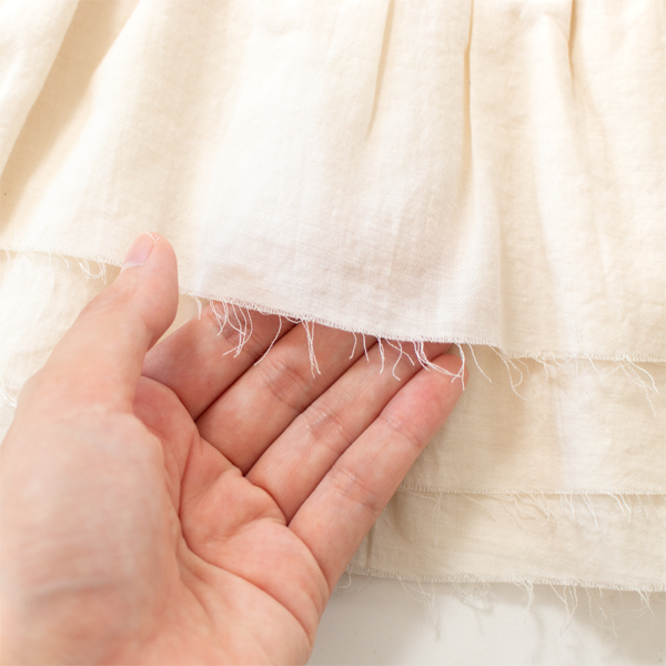 端は断ち切りデザイン。糸がほつれるような時はハサミでカットしてください(BEIGE) 端は断ち切りデザイン。糸がほつれるような時はハサミでカットしてください(BEIGE)