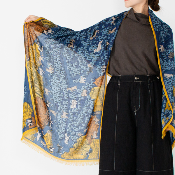 透け感のある生地ですが、ウール100%でくるくると首元に巻けば適度な保温性があります(YELLOW) 透け感のある生地ですが、ウール100%でくるくると首元に巻けば適度な保温性があります(YELLOW)