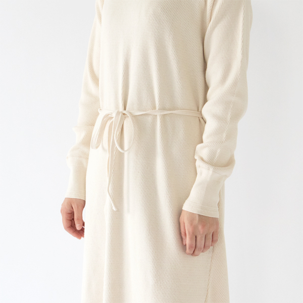 紐は前に持ってきて結んでもかわいらしいです(NATURAL) 紐は前に持ってきて結んでもかわいらしいです(NATURAL)