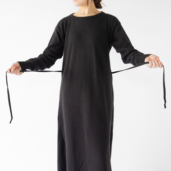 紐は前でも後ろでも結べます(CHARCOAL BLACK) 紐は前でも後ろでも結べます(CHARCOAL BLACK)