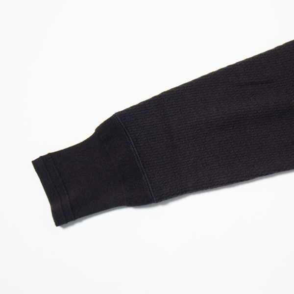 袖口のリブにはデザインを加え、さりげなくおしゃれな手元に(CHARCOAL BLACK) 袖口のリブにはデザインを加え、さりげなくおしゃれな手元に(CHARCOAL BLACK)