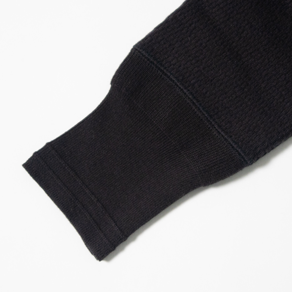 袖口のリブにはデザインを加え、さりげなくおしゃれな手元に(CHARCOAL BLACK) 袖口のリブにはデザインを加え、さりげなくおしゃれな手元に(CHARCOAL BLACK)
