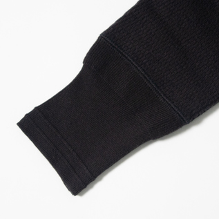 袖口のリブにはデザインを加え、さりげなくおしゃれな手元に(CHARCOAL BLACK) 袖口のリブにはデザインを加え、さりげなくおしゃれな手元に(CHARCOAL BLACK)