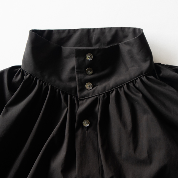 首元(BLACK)