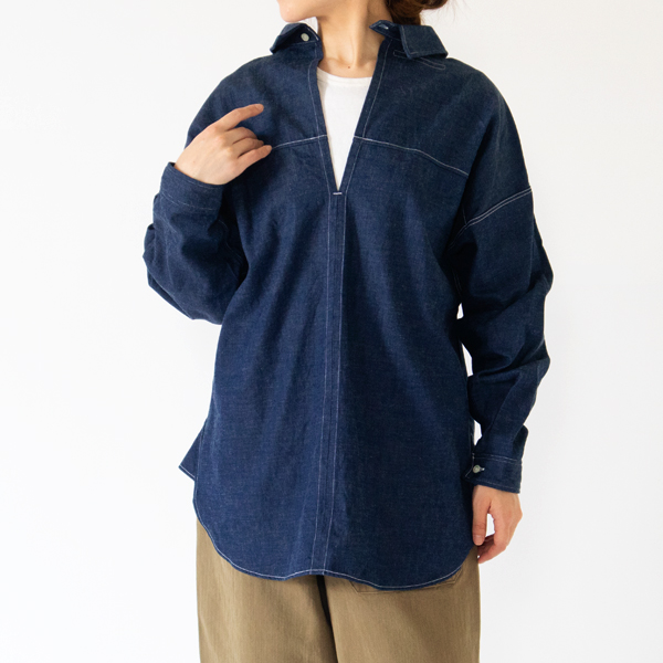 前後どちらでも着られます(身長：162cm・INDIGO)