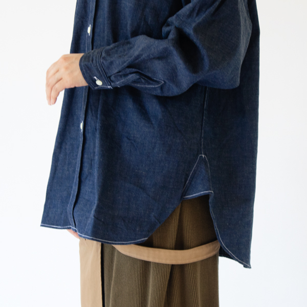 裾には大きな三角マチ付き(身長：162cm・INDIGO)