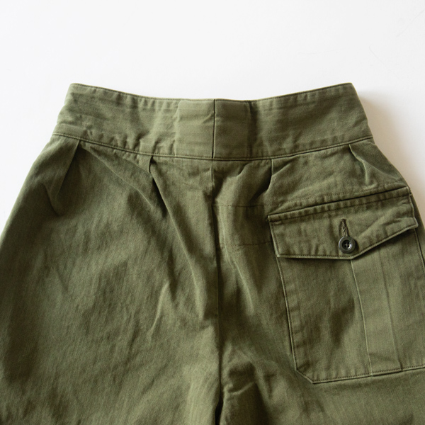 後ろにもポケット付き(KHAKI) 後ろにもポケット付き(KHAKI)