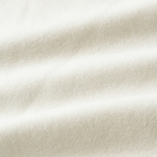 太陽の光や蛍光灯に反応して蓄熱保温することで一枚でも非常に暖かい生地です(JW)