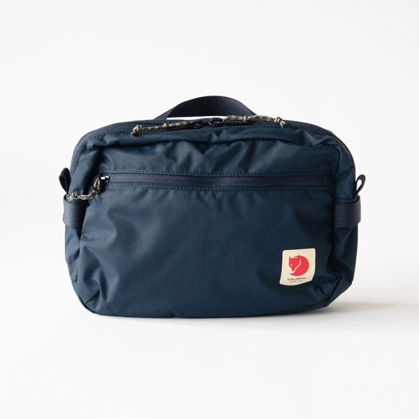 ショルダーを取り外してギアバッグ・トイレタリーバッグとしても(NAVY)
