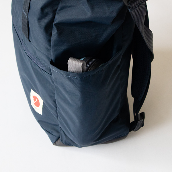 使わないショルダーはサイドに収納できます(NAVY)