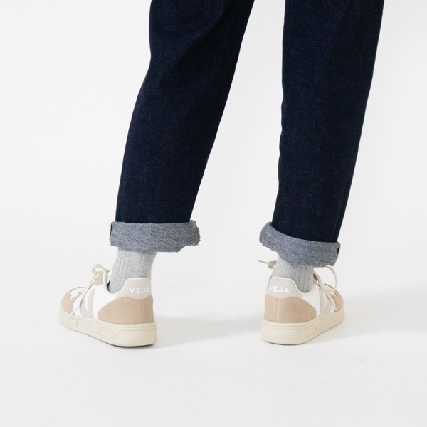 スニーカー V-10 EXTRA-WHITE NATURAL SAHARA スニーカー V-10 EXTRA-WHITE NATURAL SAHARA