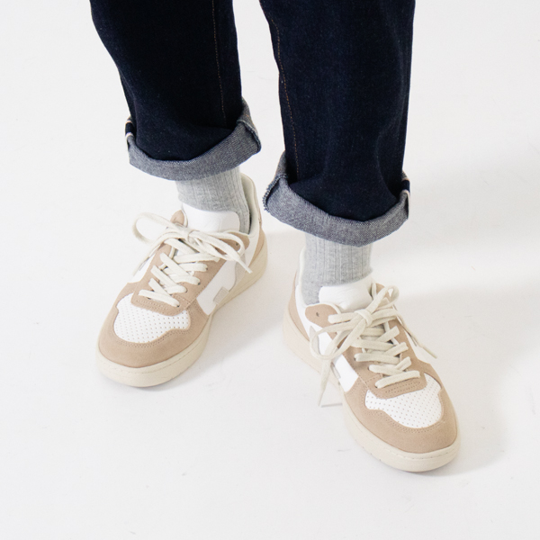 スニーカー V-10 EXTRA-WHITE NATURAL SAHARA スニーカー V-10 EXTRA-WHITE NATURAL SAHARA