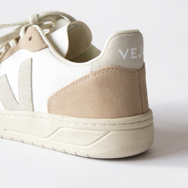 スニーカー V-10 EXTRA-WHITE NATURAL SAHARA スニーカー V-10 EXTRA-WHITE NATURAL SAHARA