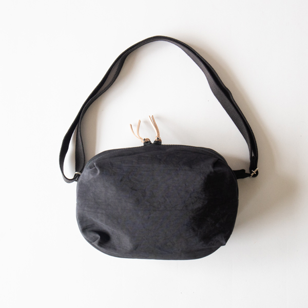 FUKUI SIWAナイロンボディバッグ S（DARK GREY）