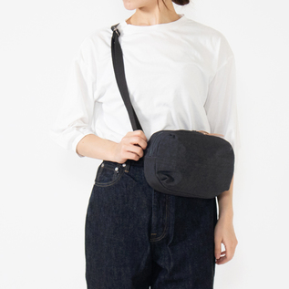 NLZYU KANO ニジュウカノウ　ボディバッグS　ダークグレー　ショルダー NIZYU KANO / にじゅうかのう FUKUI SIWA ナイロンリュック