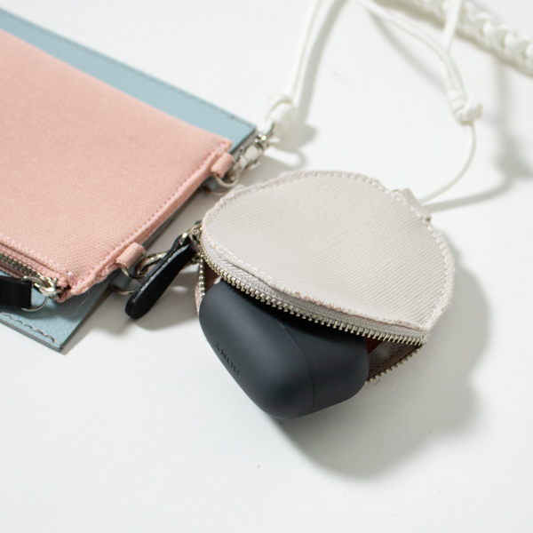 イヤホンケースとして(OPTION KNIT CIRCLE POUCH BEIGE) イヤホンケースとして(OPTION KNIT CIRCLE POUCH BEIGE)