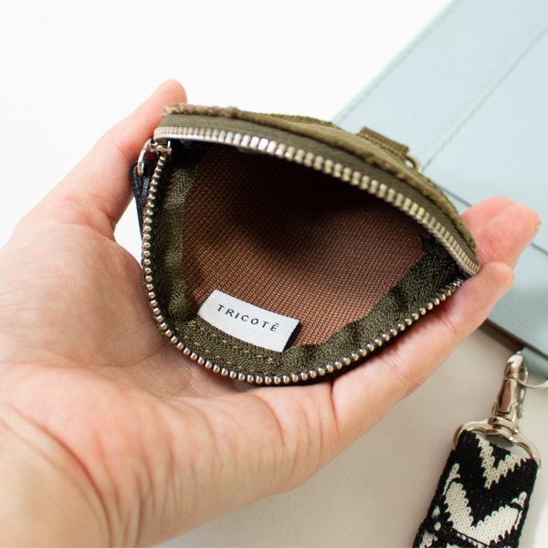 イヤホンや目薬など小物の収納に(OPTION KNIT CIRCLE POUCH KHAKI) イヤホンや目薬など小物の収納に(OPTION KNIT CIRCLE POUCH KHAKI)