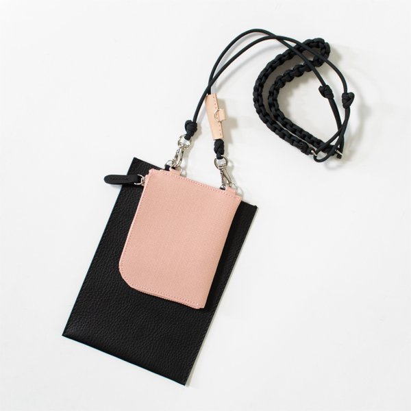 別売りのOPTION KNIT WALLET PINKと組み合わせて(BLACK STRAP/BLACK CASE) 別売りのOPTION KNIT WALLET PINKと組み合わせて(BLACK STRAP/BLACK CASE)