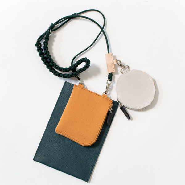 別売りのOPTION KNIT WALLET CAMELとOPTION KNIT CIRCLE POUCH BEIGEを組み合わせて(GREEN STRAP/GREEN BLUE CASE) 別売りのOPTION KNIT WALLET CAMELとOPTION KNIT CIRCLE POUCH BEIGEを組み合わせて(GREEN STRAP/GREEN BLUE CASE)