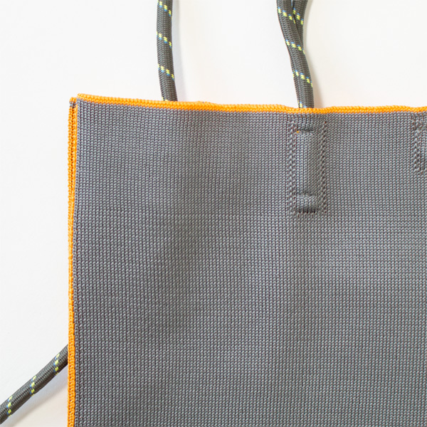 縁のオレンジがアクセントに(LARGE/GRAY)