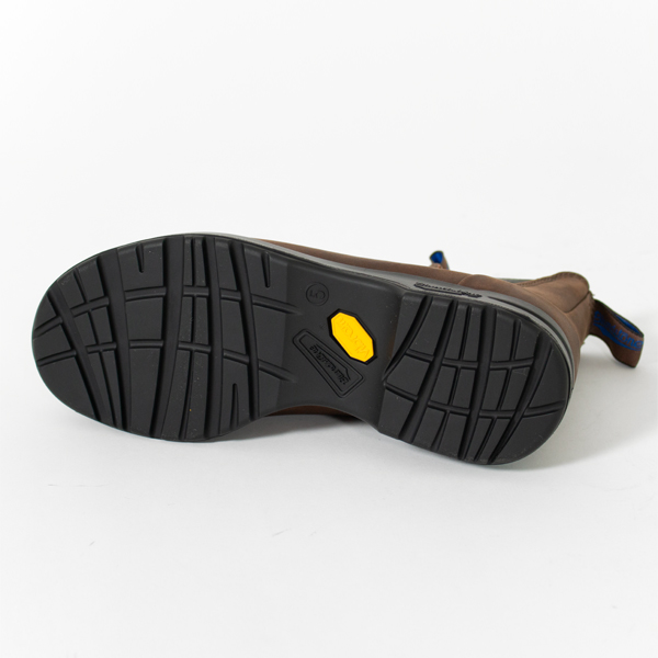 イタリアのソールメーカーVibram社との共同開発で作られたもので、滑りにくさを突き詰めたアウトソール。