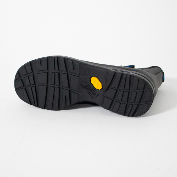 イタリアのソールメーカーVibram社との共同開発で作られたもので、滑りにくさを突き詰めたアウトソール。