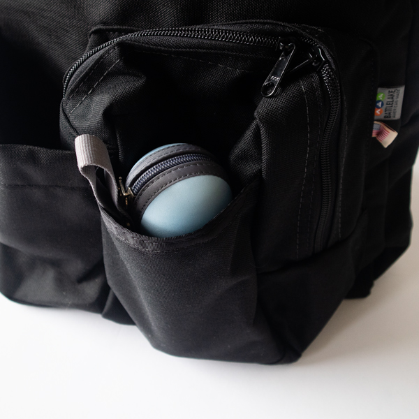 前面右側のスリットポケット(RAVEN) 前面右側のスリットポケット(RAVEN)