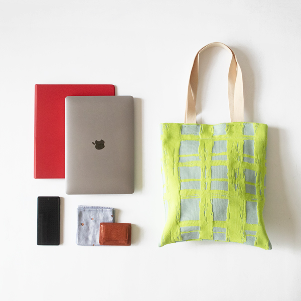 ノートPCも入る、ビジネスシーンでも使えるサイズ感。 ノートPCも入る、ビジネスシーンでも使えるサイズ感。