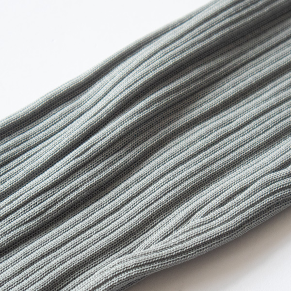伸縮性のあるリブ編みのレギンス（GRAY）