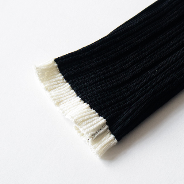 裾はホワイト（BLACK）