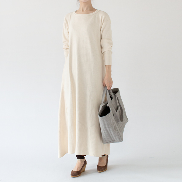 身長：162cm(GREY)