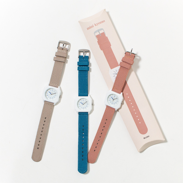 左から、BONE、AEGEAN BLUE、BLUSH。