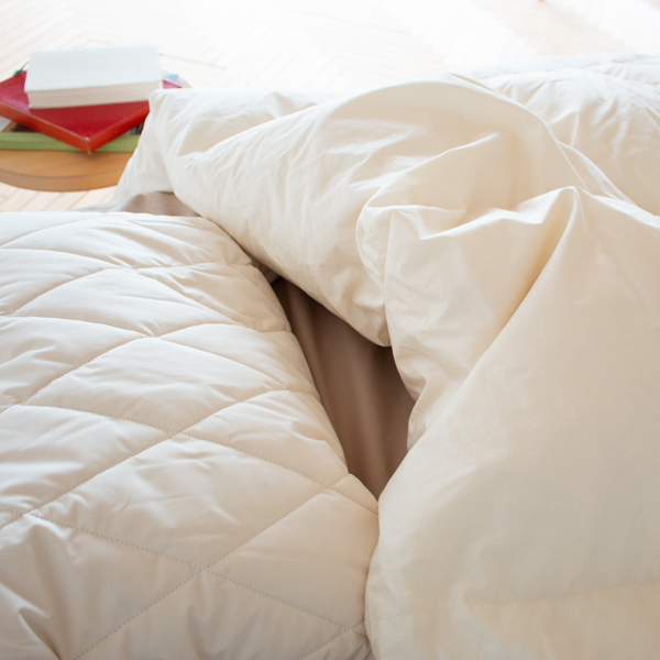 首元に当たりやすい箇所に縫い目のないシームレス加工 首元に当たりやすい箇所に縫い目のないシームレス加工