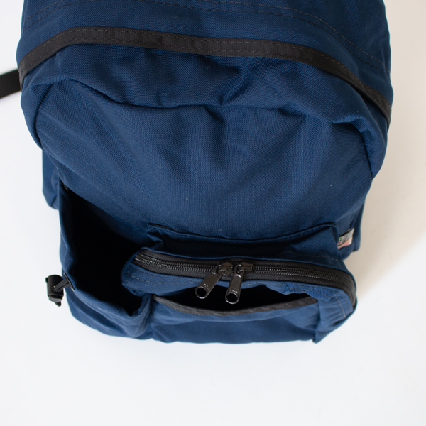 マチがあって使いやすい前面ポケット(MIDNIGHT) マチがあって使いやすい前面ポケット(MIDNIGHT)