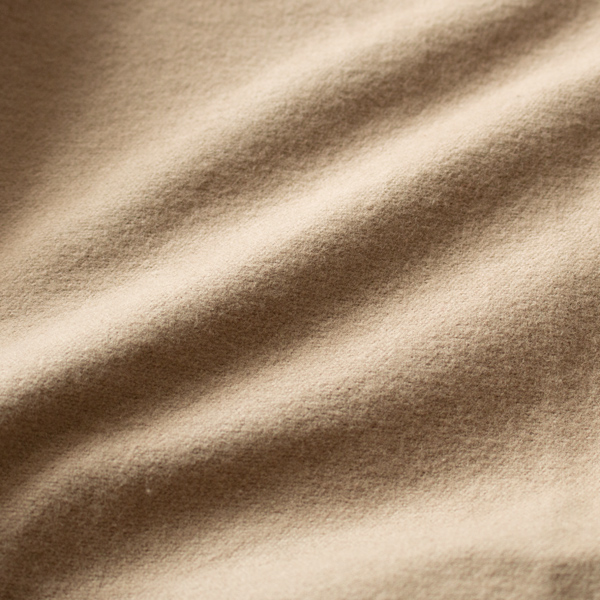 両面に丁寧に起毛がかけられた柔らかい肌触りの生地(BEIGE)