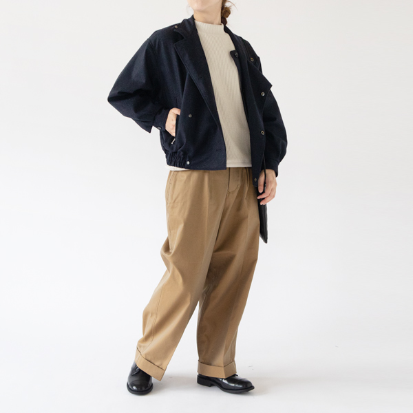 前を開けてラフに(身長：162cm)