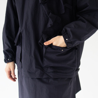 腰にはマチのあるベローズポケット(NAVY)