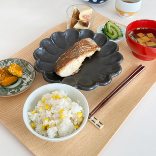 食卓が華やぎます(プレート黒)