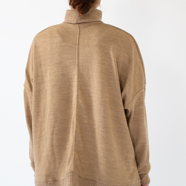前中心と後中心の接ぎがアクセント(身長：162cm、BEIGE)