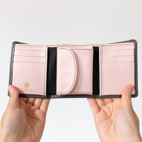 内側には6つのカードポケット（GREYxPETAL PINK）