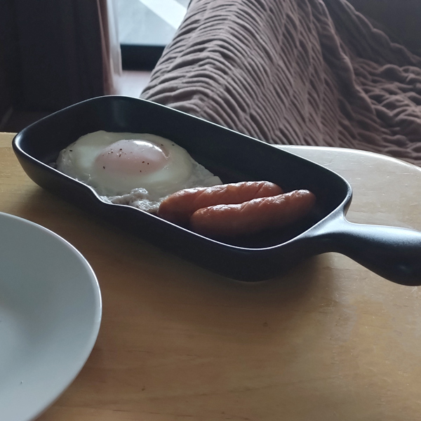 卵とソーセージもグリルでカリッと美味しく