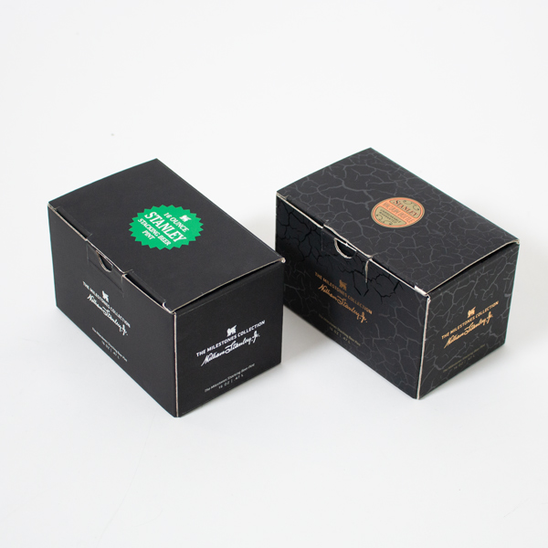 それぞれのデザインに合わせたギフトボックス入り