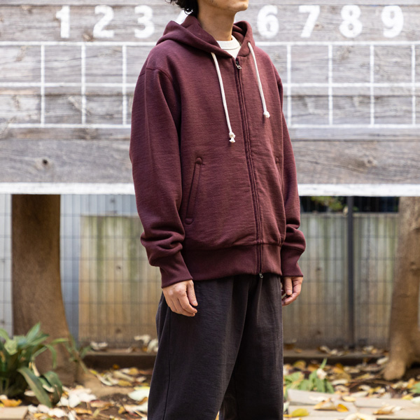 Mahogany/M、身長：176cm