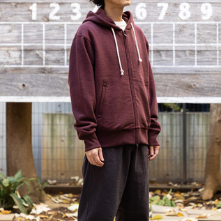Mahogany/M、身長：176cm