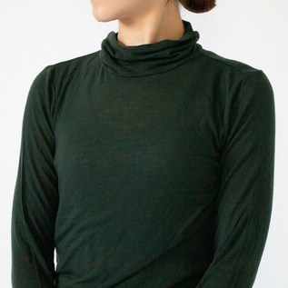 クシュっとさせた衿長めの袖丈(身長162cm、D.GREEN) クシュっとさせた衿長めの袖丈(身長162cm、D.GREEN)