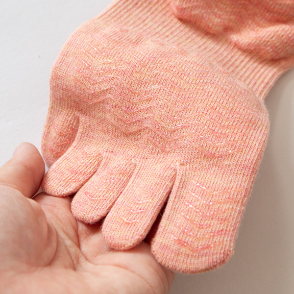 指一本一本まで滑り止め付き 指一本一本まで滑り止め付き