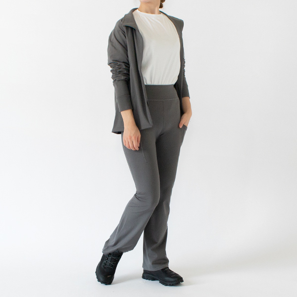 身長162cm（Lサイズを着用）