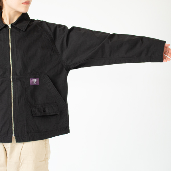 腕周りはゆとりがあります