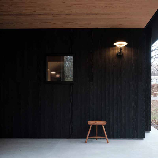 ヴィンテージ家具のような風合い(IROKO WOOD)